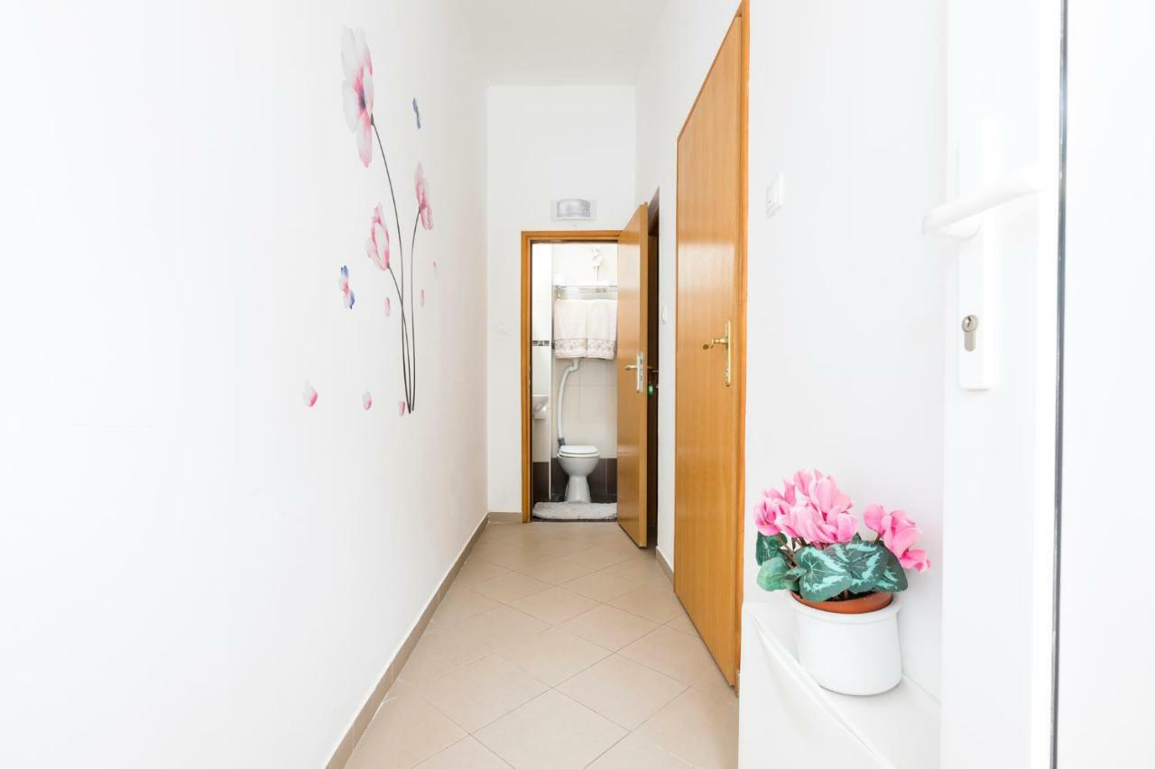 Apartments And Rooms Roberto B. Valun Zewnętrze zdjęcie
